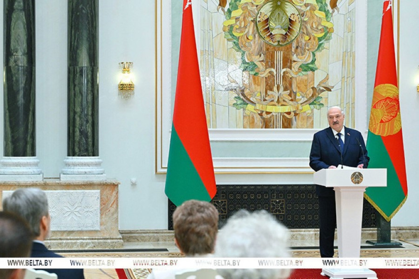 Лукашенко в преддверии священного праздника Дня Победы вручил государственные награды