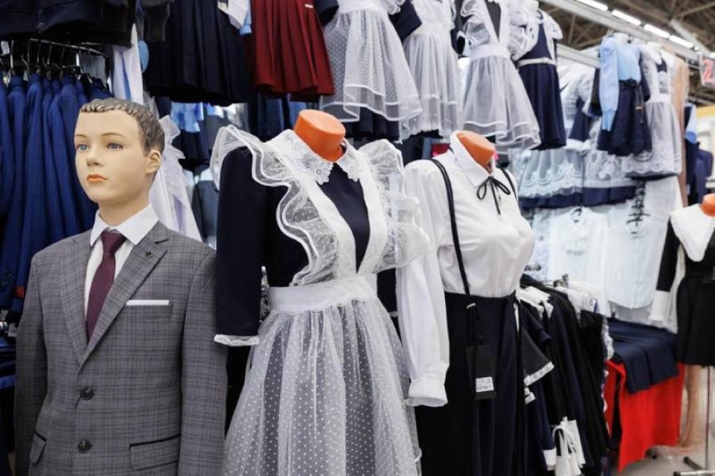 МАРТ не выявил с начала августа ни одного нарушения по продаже школьной формы