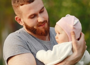 В Беларуси 14-дневный отпуск отцу при рождении ребенка может стать частично оплачиваемым