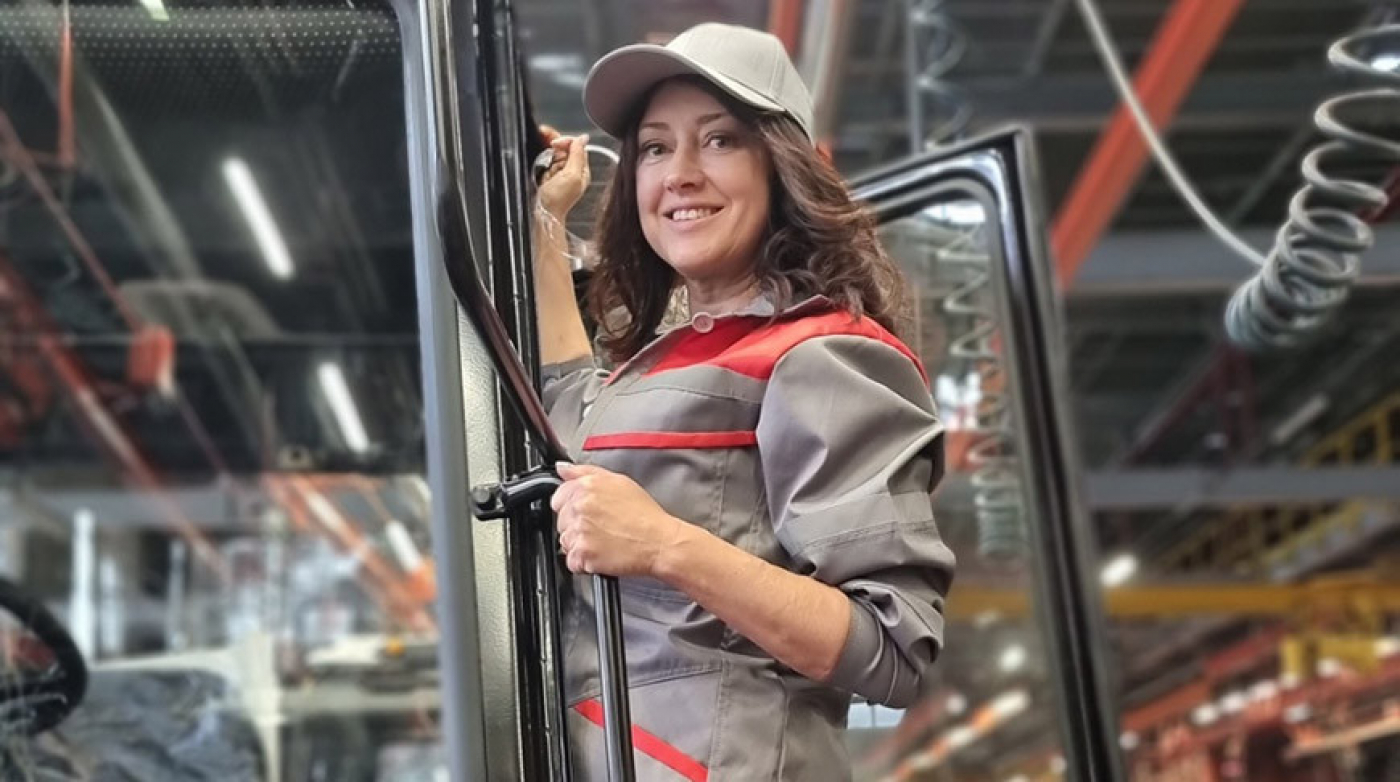 "Звезда на заводе": белорусские медийные персоны пробуют себя в рабочих профессиях