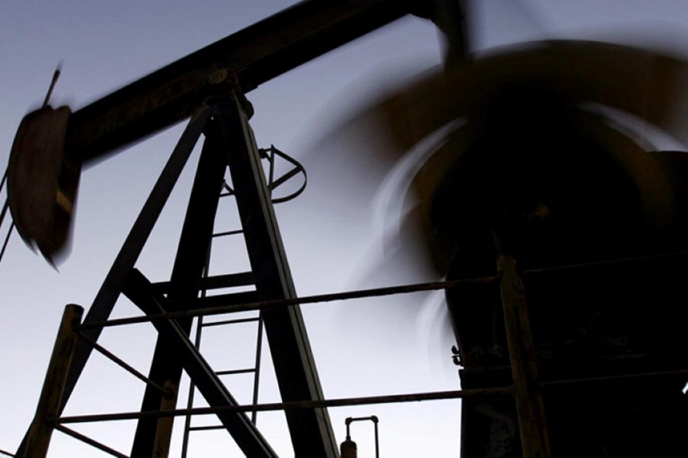 Цена нефти марки Brent на бирже ICE превысила $102 за баррель