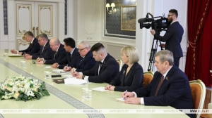 Лукашенко - доверенным лицам: мы должны людям ответить на их ожидания