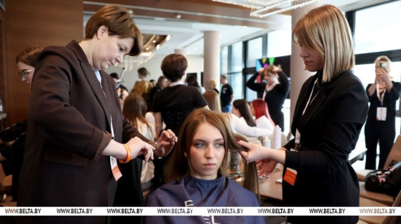 "За кулисами индустрии красоты". Как прошел молодежный форум стилистов в Минске