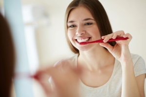 Можно ли вылечить кариес дома? Стоматолог рассказал, как помочь себе до похода к врачу