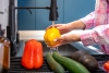 Не только овощи: пять продуктов, которые вы забываете мыть перед едой