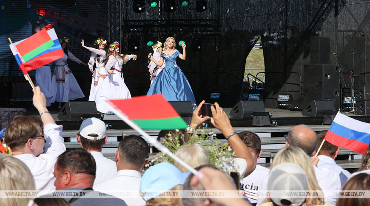 Лукашэнка: фестываль у Александрыi ўвасабляе спрадвечную спадчыну Беларусi