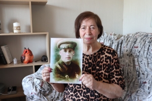 Приоткрыть биографию помог случай