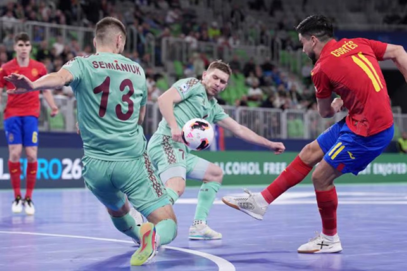 Сборная Беларуси по мини-футболу уступила испанцам на чемпионате Европы