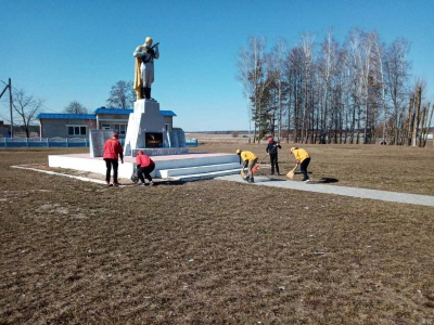 Лешницкие школьники приняли участие по наведению порядка на земле,