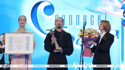 Спецприз "Славянская надежда" достался участнику вокального конкурса "Витебск" из Кыргызстана