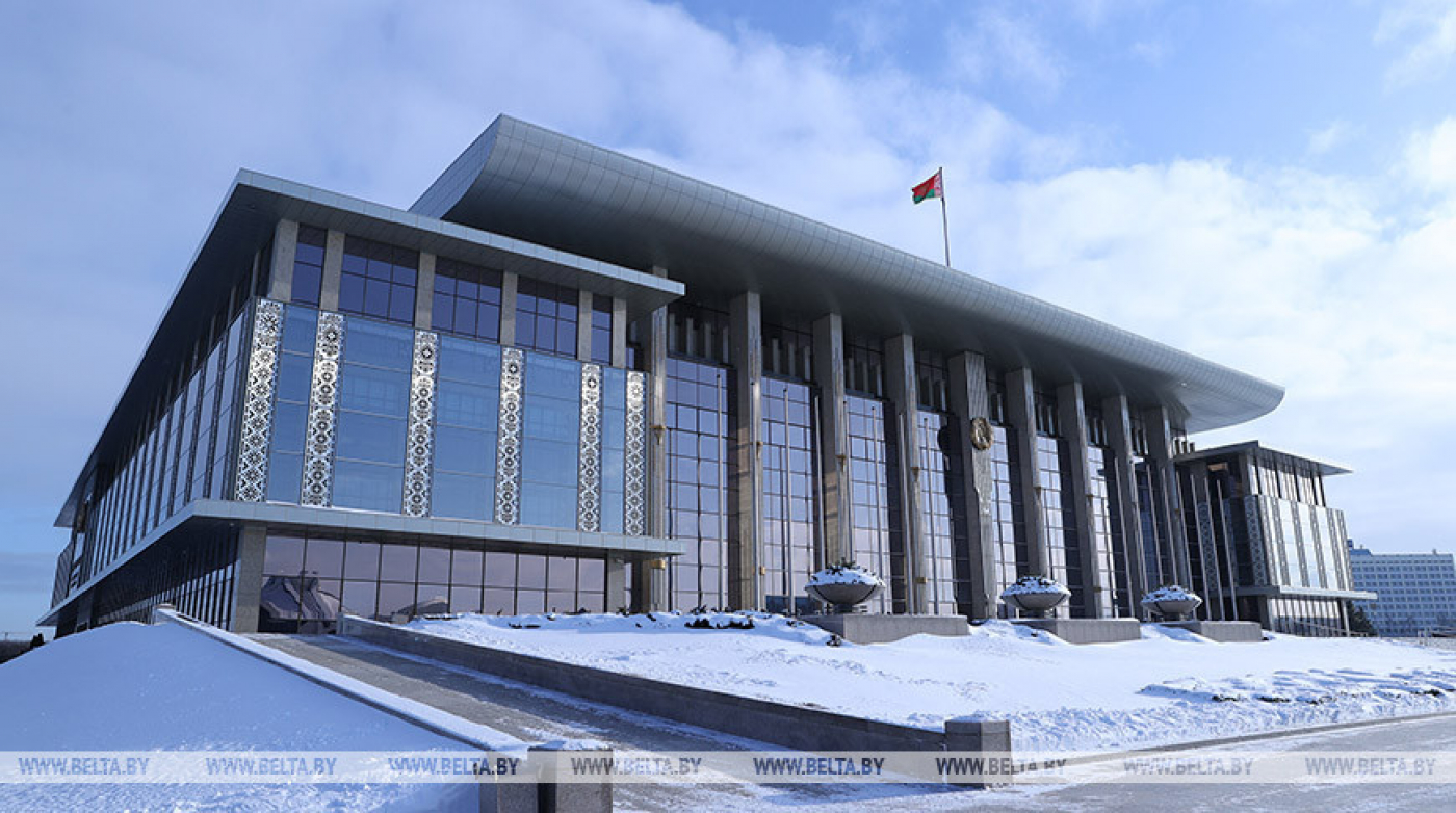 Лукашенко поручил направить в Турцию аварийно-спасательный отряд МЧС и проработать направление гумпомощи в Сирию