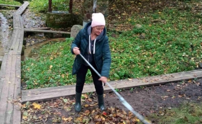 Профсоюзный десант навел порядок у Святого источника Николая чудотворца в д. Крупа