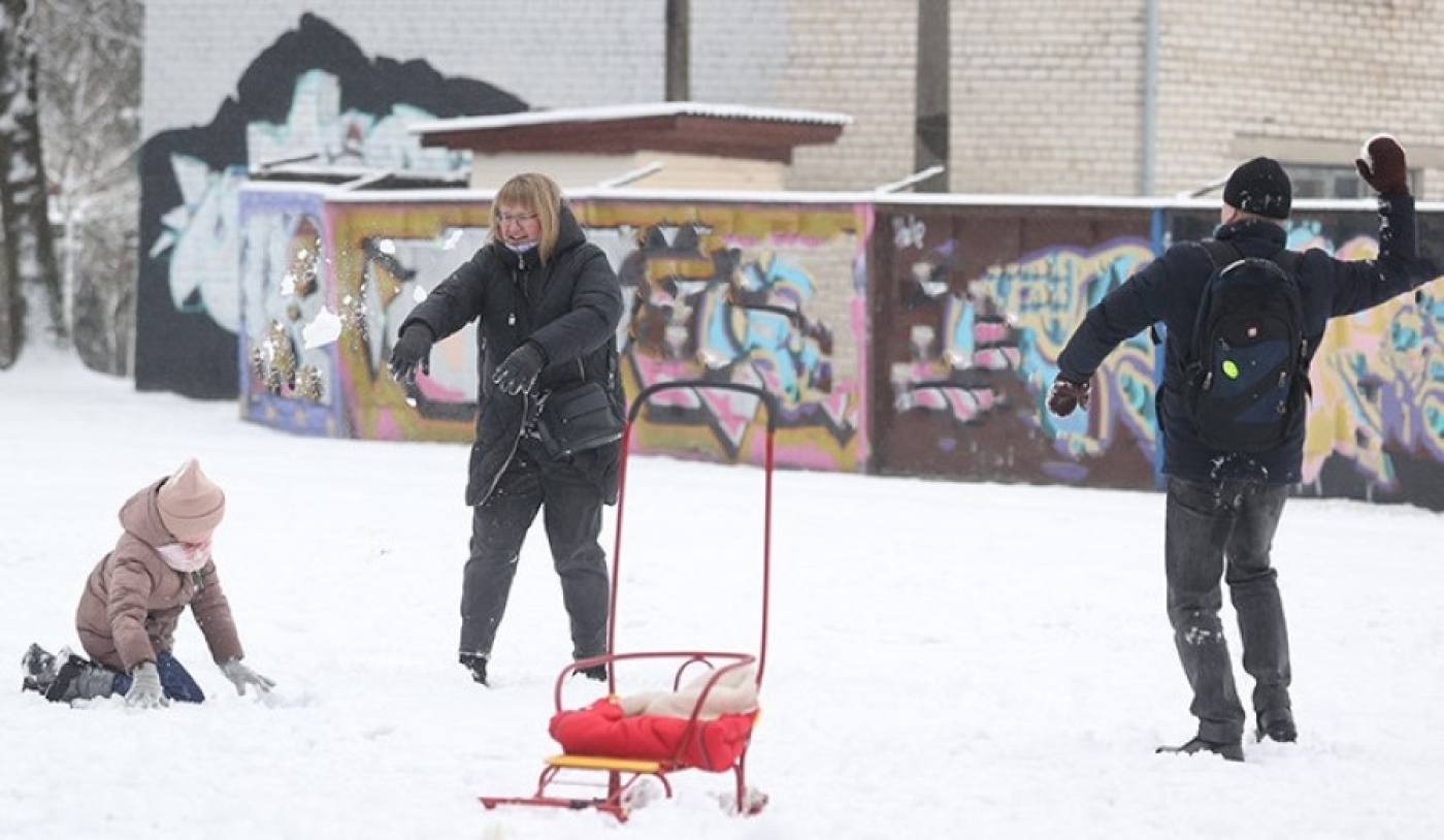 Время снежных забав и ледовых рисков. В Минздраве напомнили правила безопасности в холодный сезон