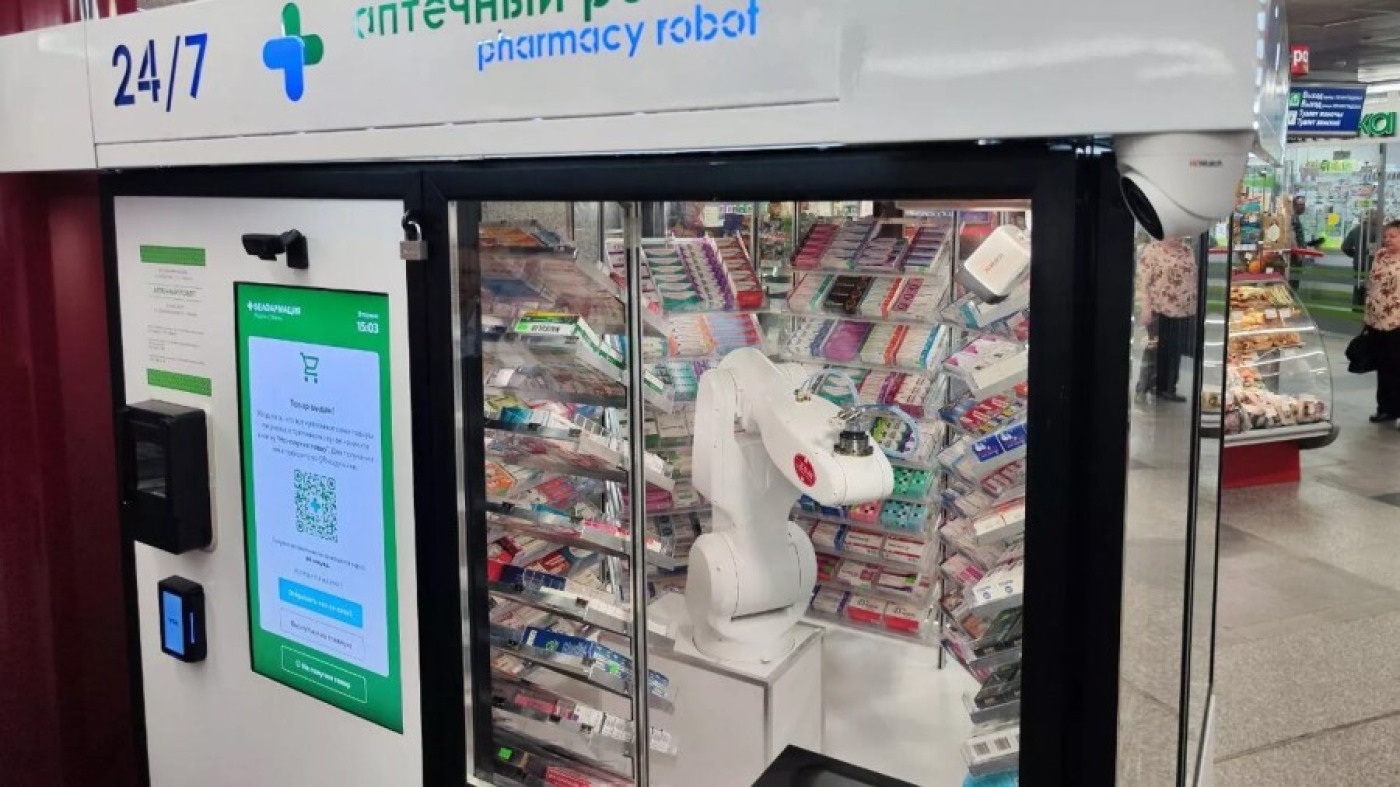 Аптечного робота установили на вокзале в Минске