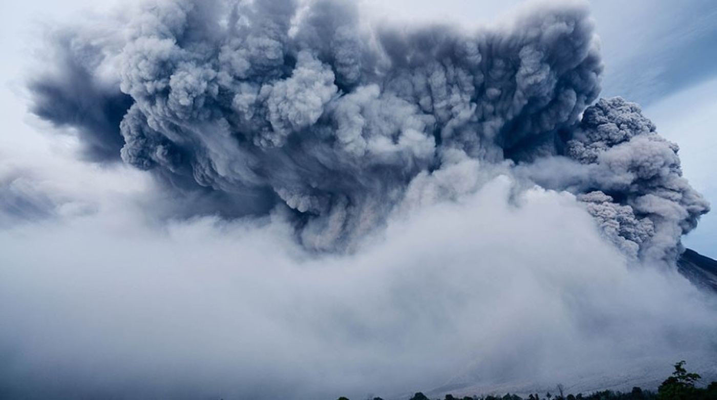 На Камчатке вулкан Шивелуч выбросил пепел на высоту 4,5 км