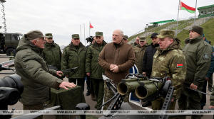 &quot;Нежелательно, чтобы они воевали в Украине: все-таки свои люди&quot;. Лукашенко ознакомился с белорусскими беспилотниками