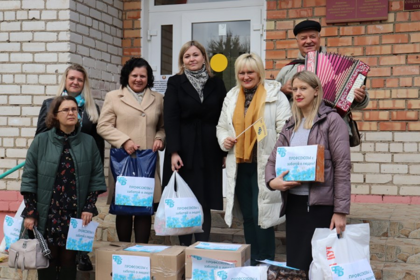 Прафсаюзы павіншавалі пажылых людзей у Дулебах