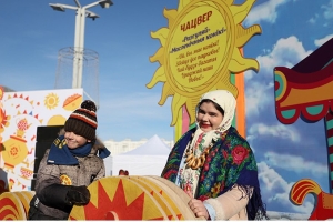 "Это уже белорусский бренд". Веселье на Масленицу в Минске в самом разгаре