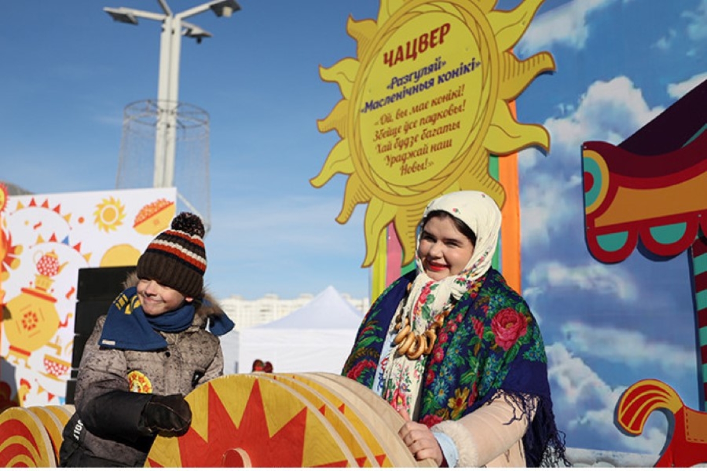 "Это уже белорусский бренд". Веселье на Масленицу в Минске в самом разгаре