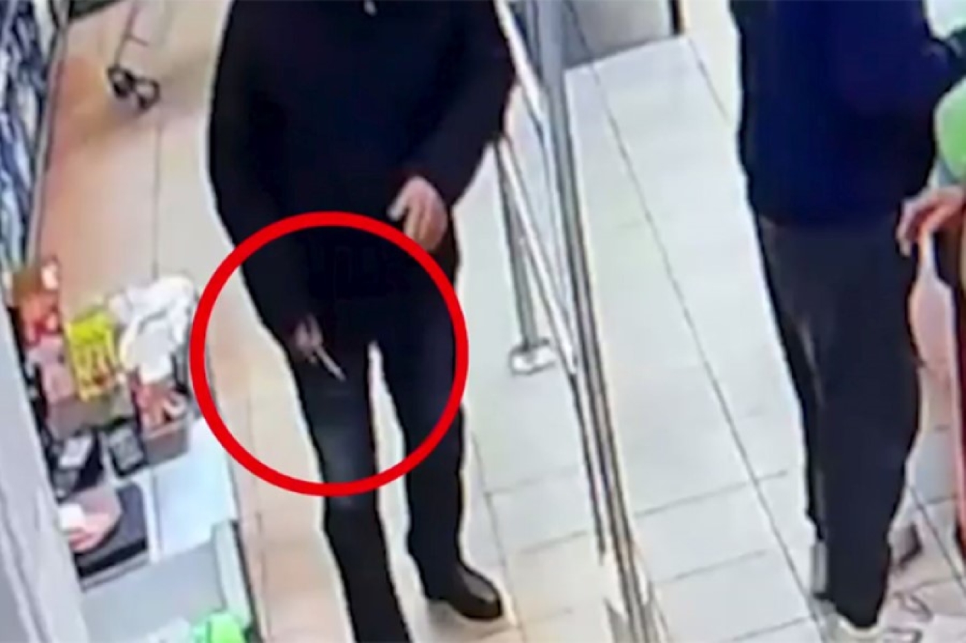 Пьяный мужчина угрожал ножом компании молодежи в Могилевском районе