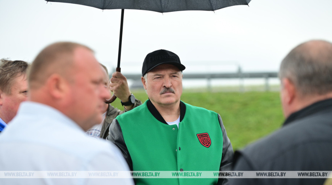 "Ни одна страна так не помогает!" Лукашенко озвучил формулу для поддержки в сельском хозяйстве