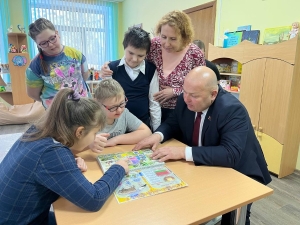 Глава района Андрей Соколовский посетил центр коррекционно-развивающего обучения и реабилитации