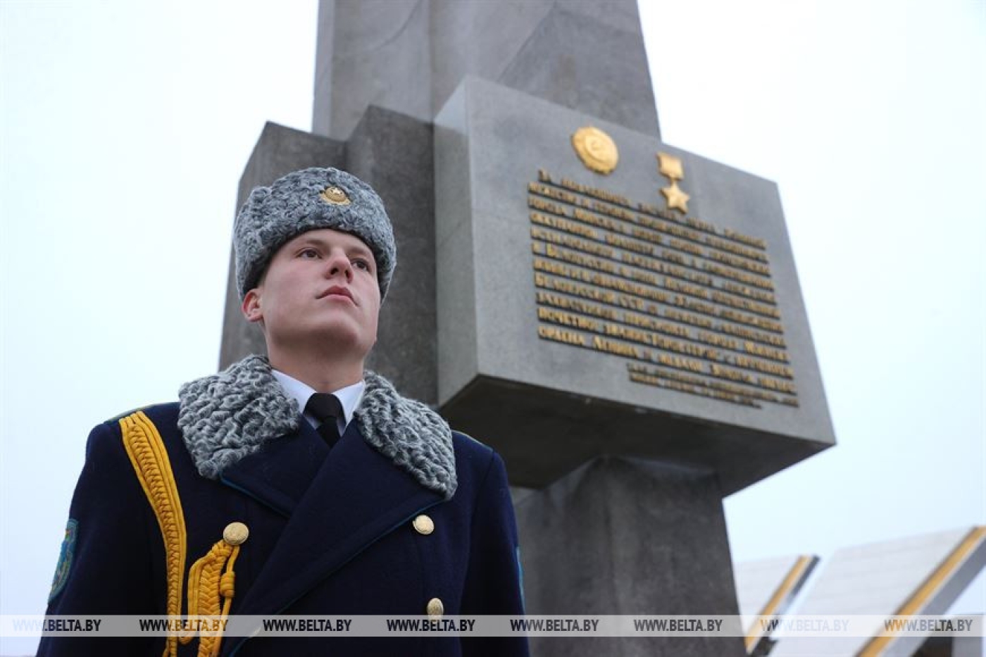 Участники Совещания руководителей органов безопасности и разведывательных служб СНГ возложили цветы к монументу &quot;Минск - город-герой&quot;