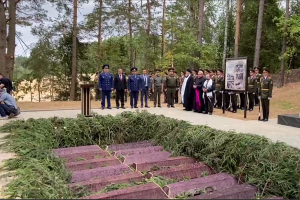 Церемония перезахоронения останко расстрелянных фашистами 30 августа 1941 года жителей Логойского района