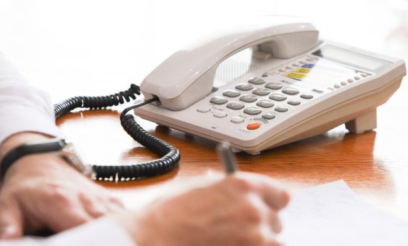 «Горячую линию» проводит исполняющий обязанности заместителя военного комиссара подполковник Вадим Станкевич