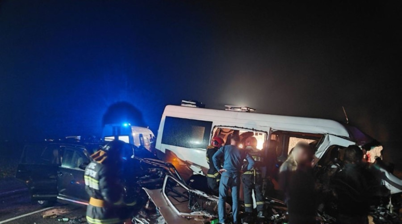 Маршрутка и внедорожник столкнулись в Светлогорском районе, шесть человек погибли