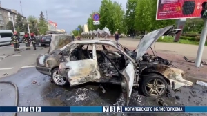 В Бобруйске столкнулись две иномарки, одна из них загорелась