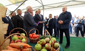 Лукашенко обещает поддержку фермерам