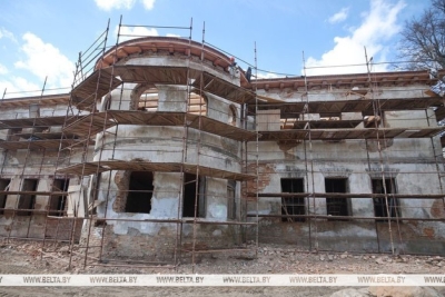 Парковая зона во дворцовом стиле и стена из бутового камня. Какой будет усадьба Потоцких после реконструкции?