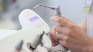 Минздрав пересмотрел тарифы на платную стоматологию, стоимость услуг должна снизиться