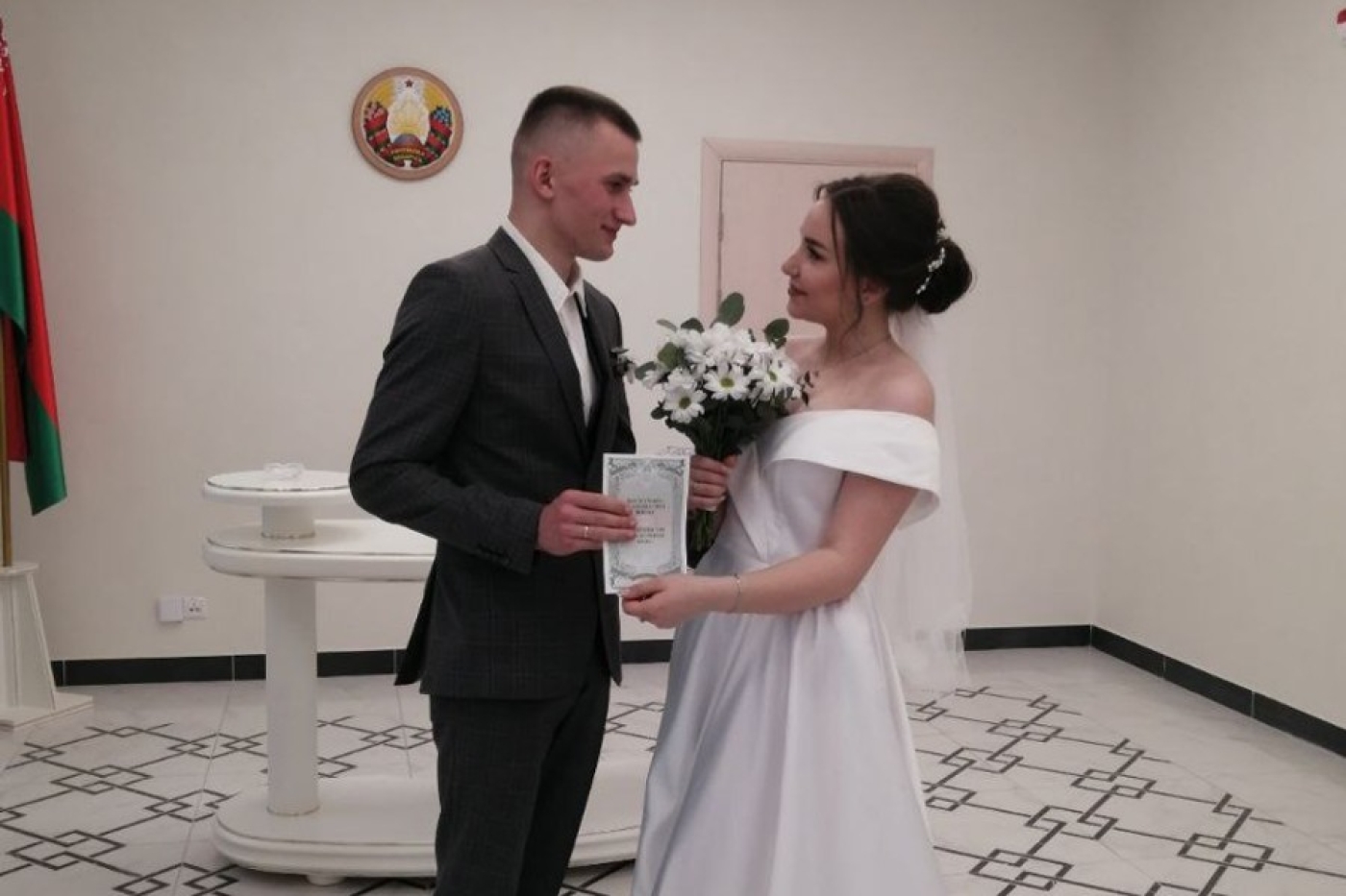 Сегодня в отделе загса Березинского райисполкома зарегистрирован брак Никиты и Полины Грицкевичей!