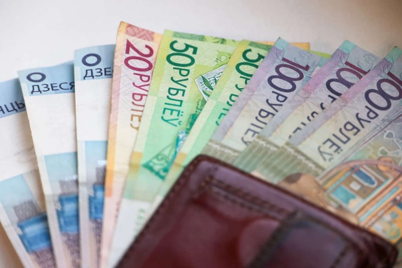 Новый статус, матпомощь и льготы. В Минтруда рассказали, у кого увеличатся выплаты с начала мая