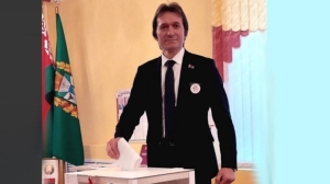 Почему и о чем нужно говорить с детьми перед выборами, рассказал учитель года Беларуси