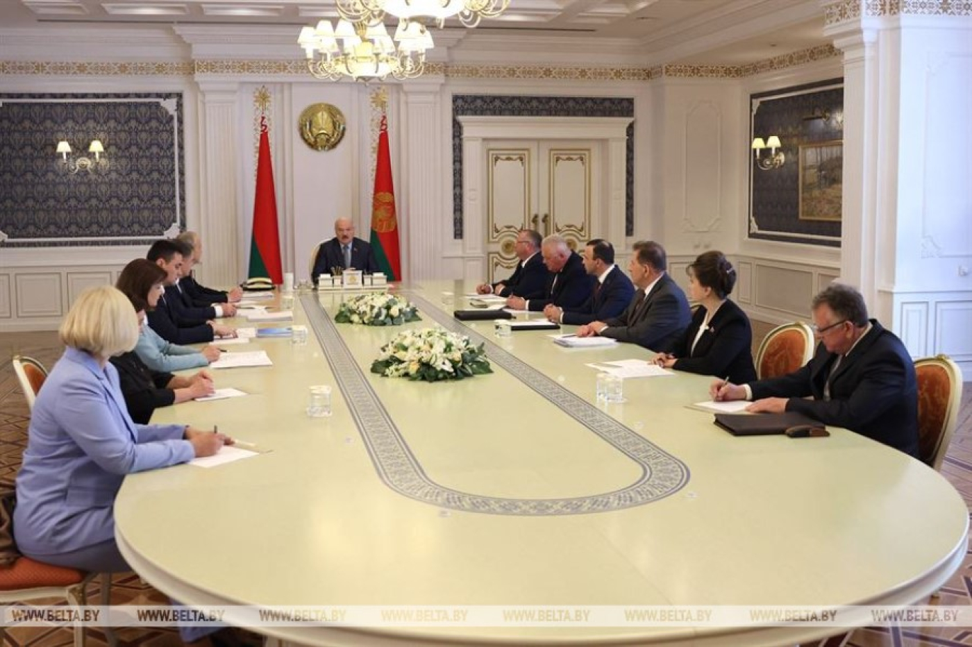 Президент провел совещание по вопросам вступительной кампании