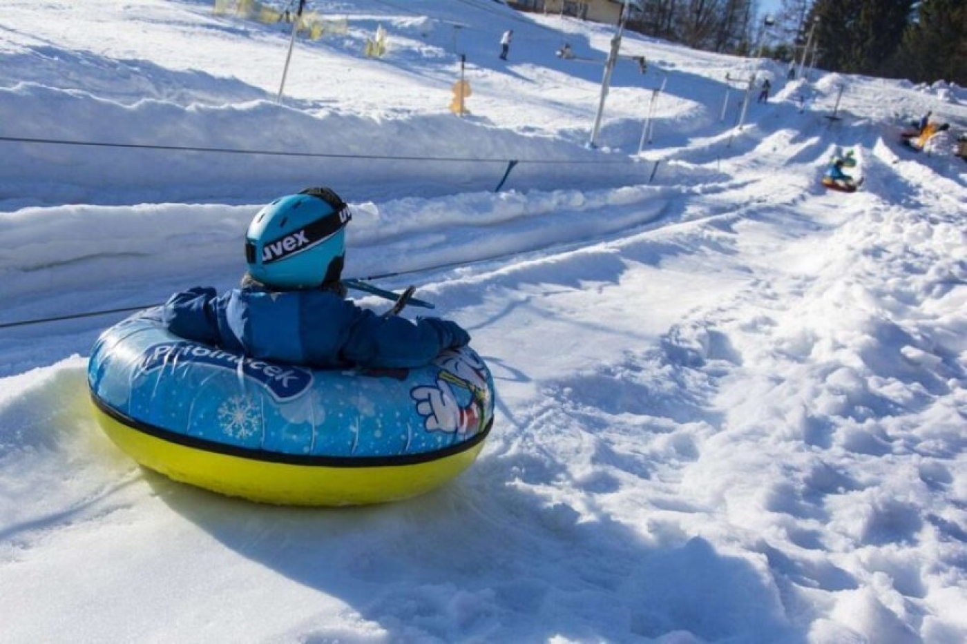 Будьте осторожны, катаясь на тюбинге