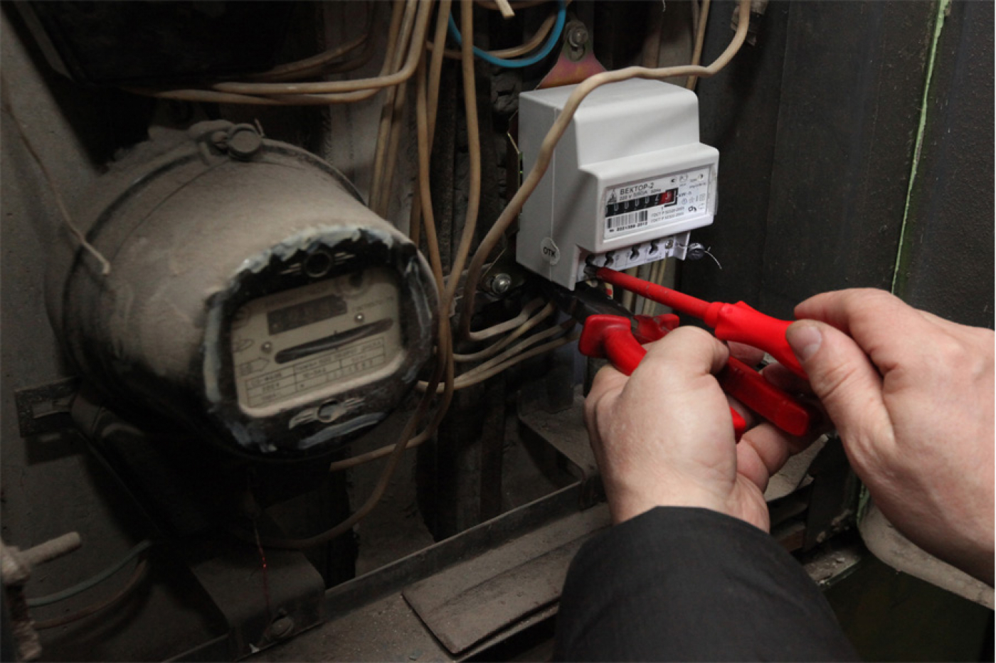 Хищение электроэнергии продолжается