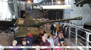ФОТОФАКТ: 9 Мая музей истории ВОВ посетили тысячи минчан и гостей столицы