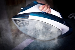 Утюг как новый за 20 минут: секрет чистки простым раствором