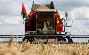 "Вы справитесь с любыми задачами". Лукашенко поздравил работников АПК с профессиональным праздником