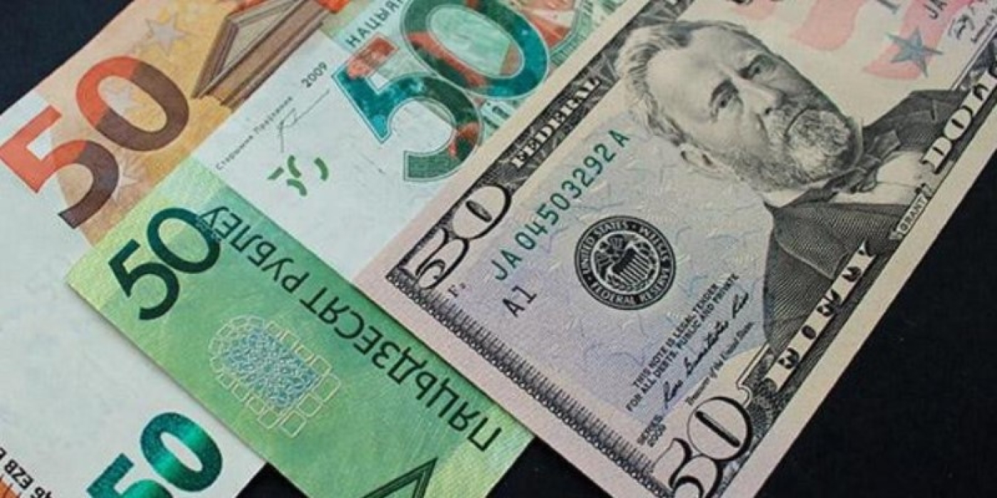 Доллар и юань подешевели на торгах 4 июня, российский рубль подорожал