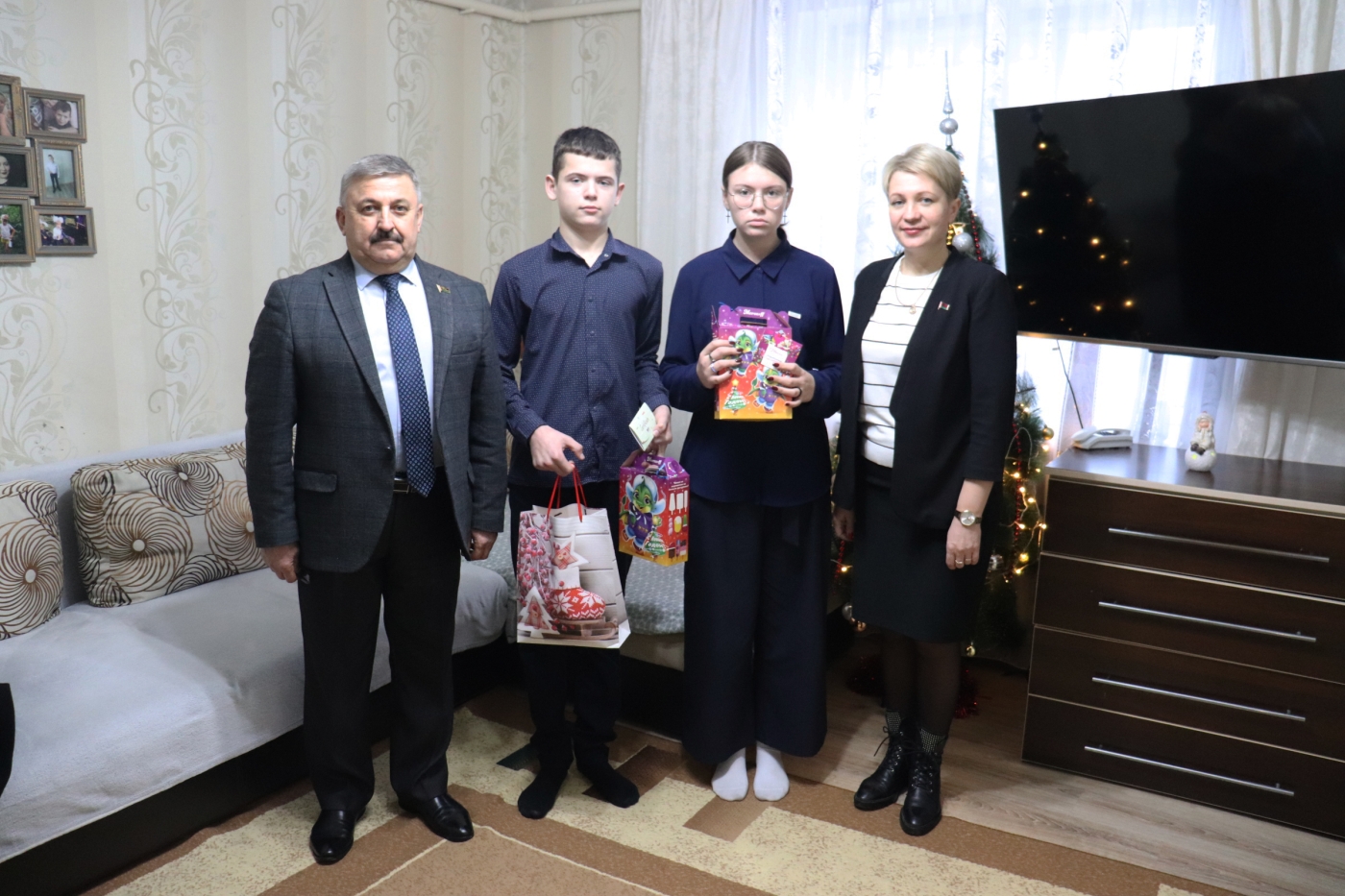 Визит с подарками