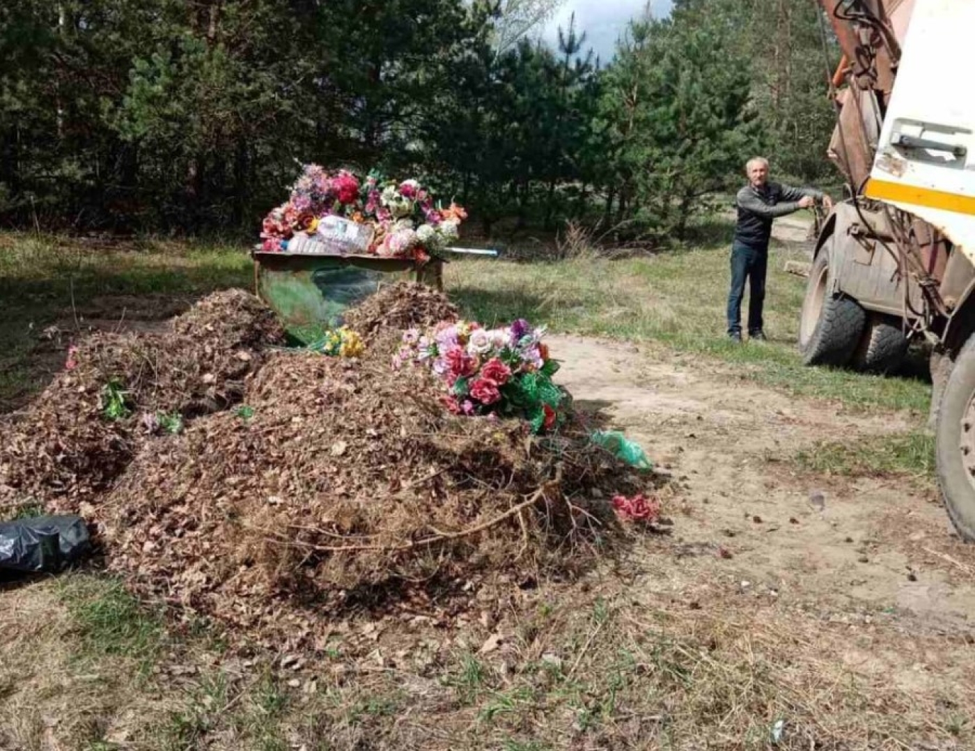 Накануне Радуницы в Березинском сельсовете приводят в порядок кладбищенские территории