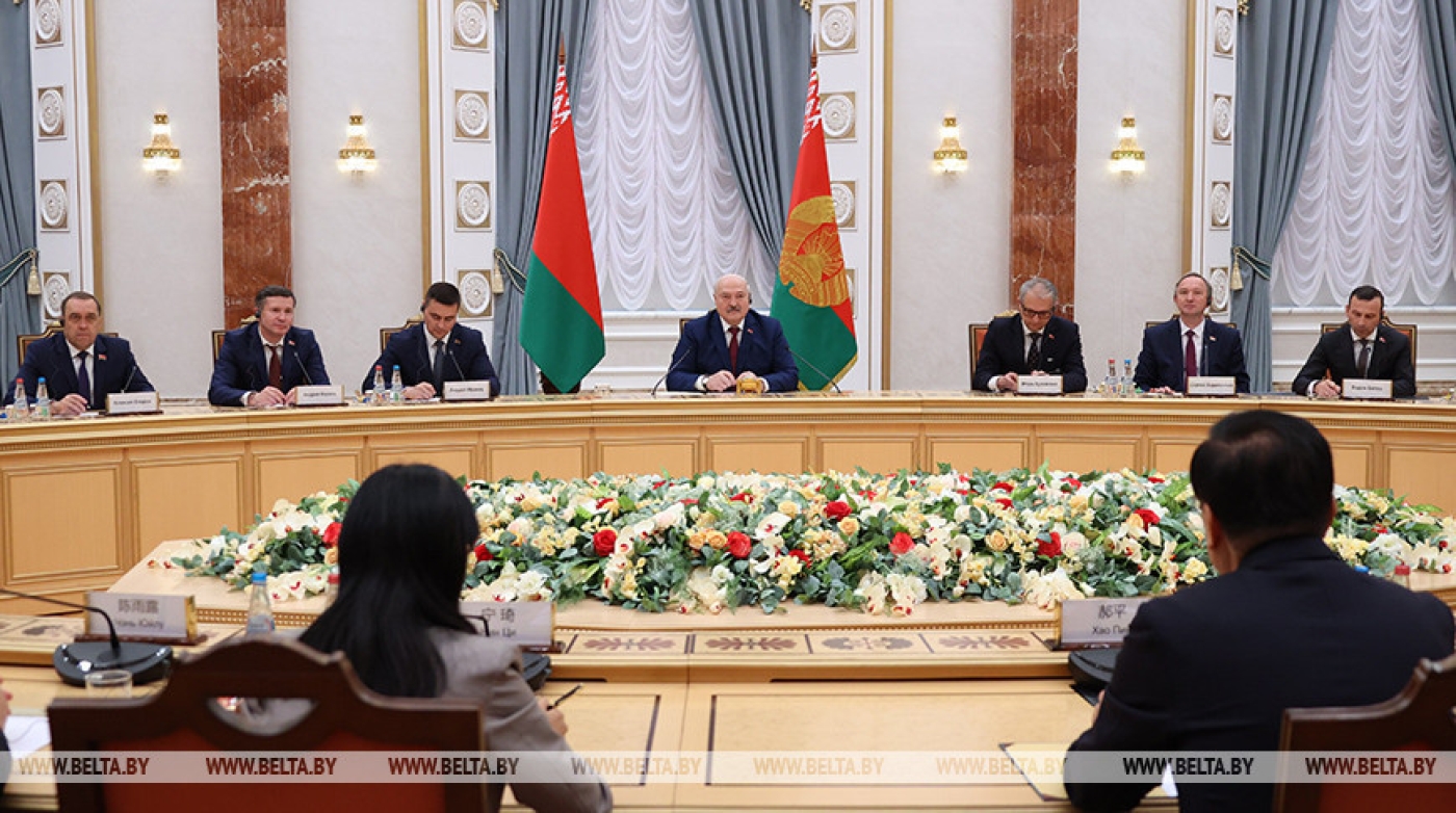 Лукашенко поддержал инициативу вузов Беларуси и КНР о создании Центра фундаментальных исследований