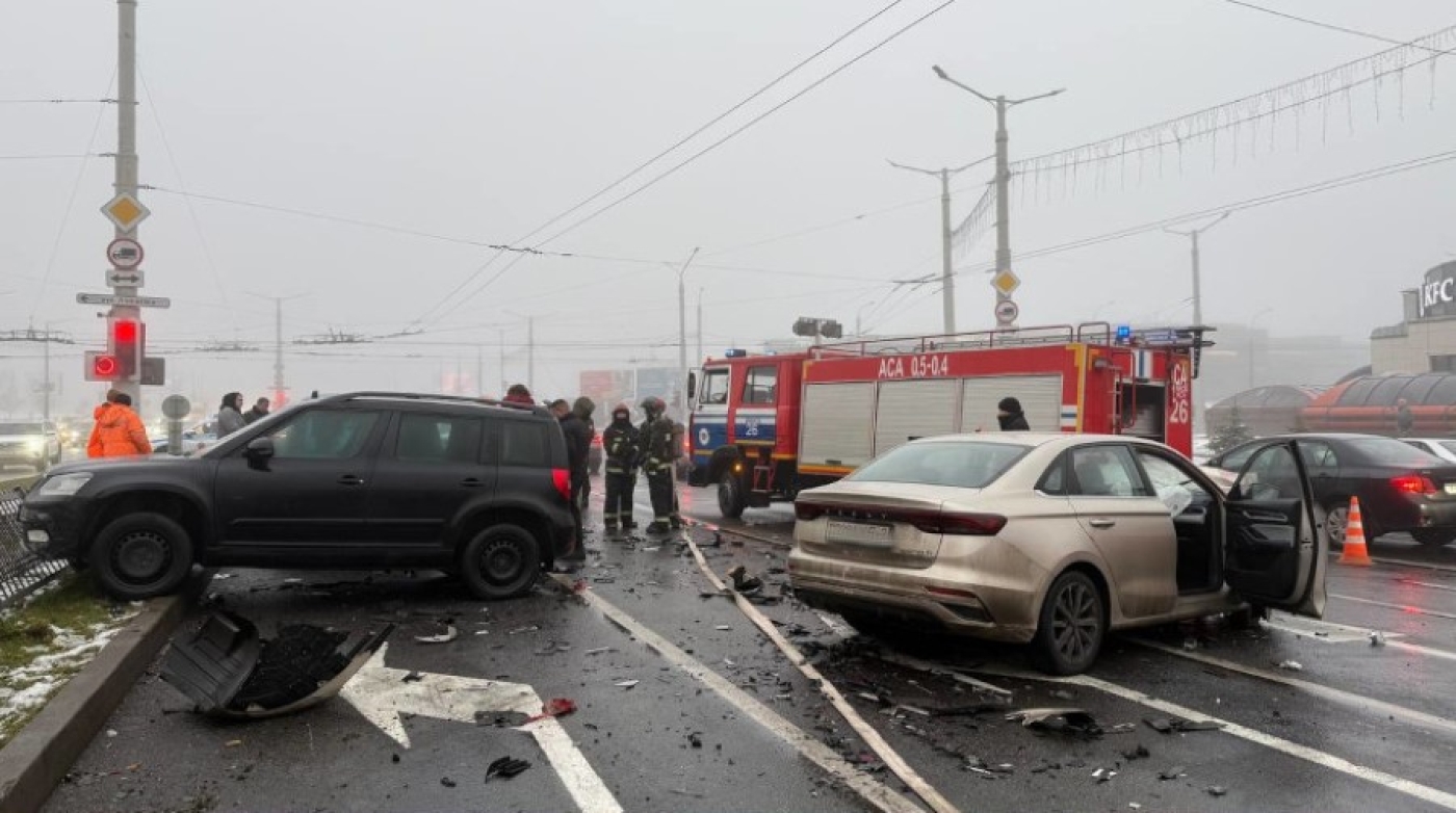 Стало плохо за рулем? В Минске столкнулись пять автомобилей