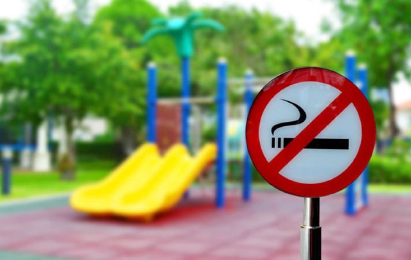 Могут ли привлечь к ответственности за курение на детской площадке — ответил адвокат