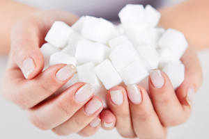 Медик назвала способ справиться с зависимостью от сахара